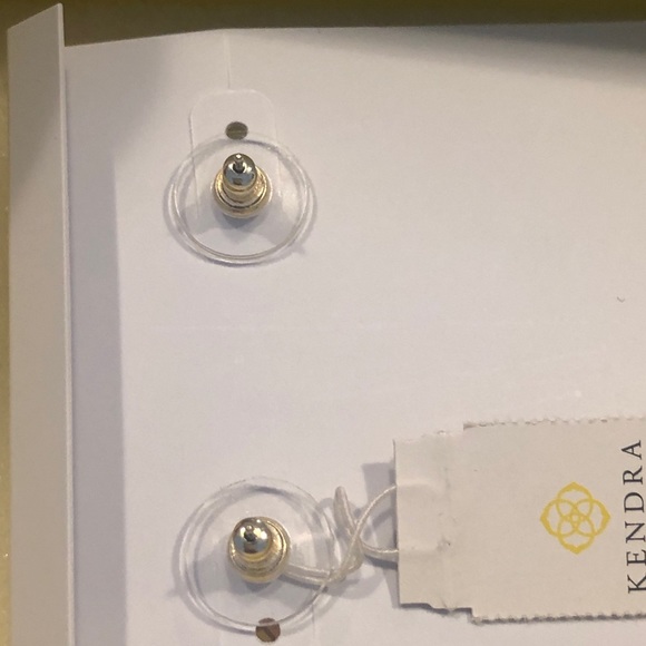 NWT Kendra Scott RARE & RETIRED Morgan Earrings Lilac Pearl Matte Beautiful! - Picture 9 of 16